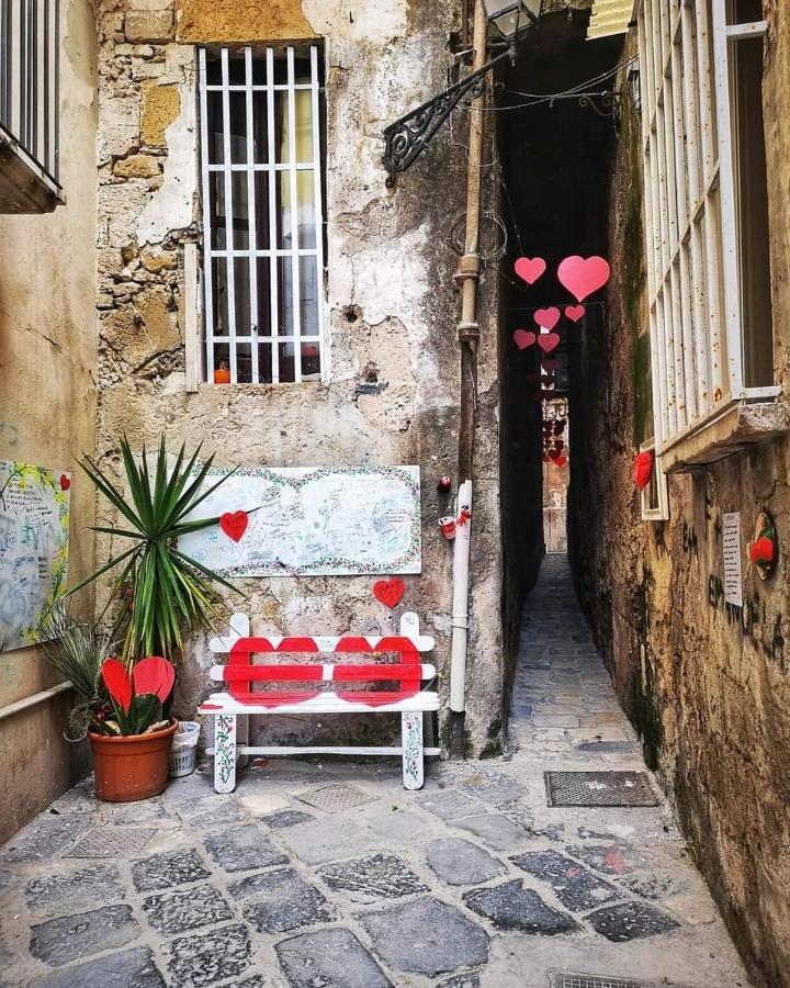 Отель Al Molo Sant'Eligio Таранто Экстерьер фото